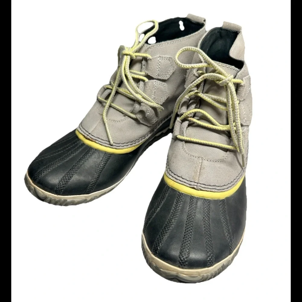 SOREL Womens In and Out Gray Black Suede Rubber Ankle Boots Sz 10 Runs small